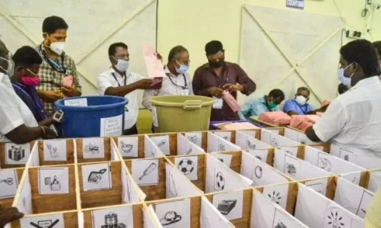 Telangana में कड़ी सुरक्षा के बीच नगर निगम चुनावों की गिनती शुरू Telangana में कड़ी सुरक्षा के बीच नगर निगम चुनावों की गिनती शुरू
