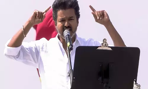 विजय ने ग्रीष्मकालीन विशेष पैकेज की अचानक घोषणा के लिए MK Stalin पर निशाना साधा विजय ने ग्रीष्मकालीन विशेष पैकेज की अचानक घोषणा के लिए MK Stalin पर निशाना साधा