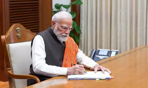 सेवा तीर्थ से पीएम मोदी के पहले फैसले, महिलाओं, युवाओं और किसानों से जुड़ी योजनाओं को दी मंजूरी सेवा तीर्थ से पीएम मोदी के पहले फैसले, महिलाओं, युवाओं और किसानों से जुड़ी योजनाओं को दी मंजूरी