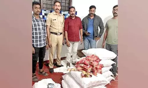 Kerala : किराए के मकान से हंस के 6390 पैकेट जब्त Kerala : किराए के मकान से हंस के 6390 पैकेट जब्त
