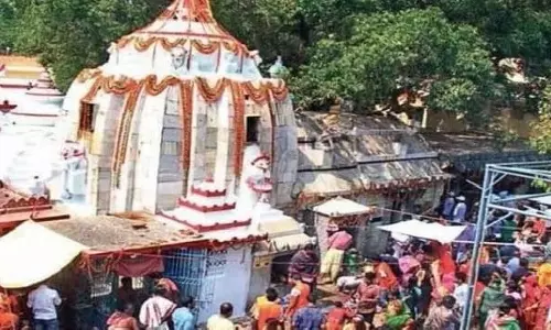Puri के लोकनाथ मंदिर में पवित्र पंकोदर एकादशी अनुष्ठान के लिए हजारों लोग एकत्रित हुए