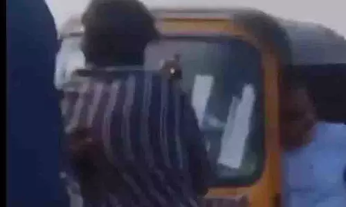 कांग्रेस नेताओं ने आसिफाबाद में BRS के बागी उम्मीदवार को किडनैप कर लिया कांग्रेस नेताओं ने आसिफाबाद में BRS के बागी उम्मीदवार को किडनैप कर लिया