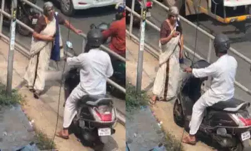 Kozhikode की दादी ने ट्रैफिक नियम तोड़ने वाले को रोका, इंटरनेट पर उनकी हिम्मत की तारीफ़ Kozhikode की दादी ने ट्रैफिक नियम तोड़ने वाले को रोका, इंटरनेट पर उनकी हिम्मत की तारीफ़