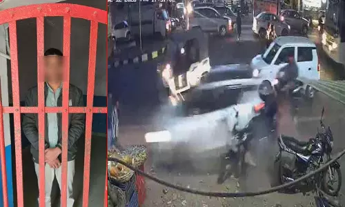 LIVE वीडियो...कार ने 5 लोगों को टक्कर मारी, एक की मौत, पुलिस ने कार चालक को गिरफ्तार किया LIVE वीडियो...कार ने 5 लोगों को टक्कर मारी, एक की मौत, पुलिस ने कार चालक को गिरफ्तार किया