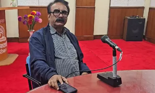 Hazaribagh: पुरानी यादों से नई ऊर्जा तक: डिजिटल युग में भी रेडियो प्रासंगिक बना हुआ Hazaribagh: पुरानी यादों से नई ऊर्जा तक: डिजिटल युग में भी रेडियो प्रासंगिक बना हुआ