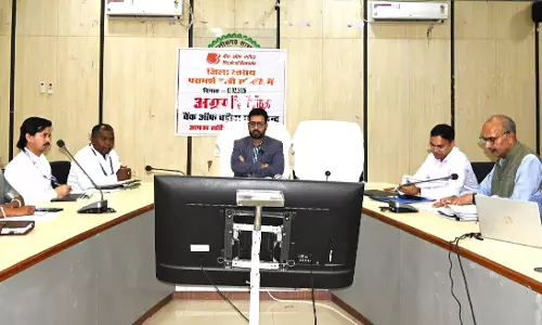 महासमुंद कलेक्टर लंगेह ने की कई बैंकिंग योजनाओं की समीक्षा