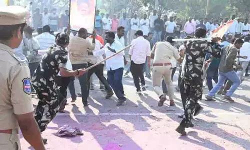 नलगोंडा टेंशन: अगर BRS जीतती है तो भी कांग्रेस कैंडिडेट को विक्ट्री सर्टिफिकेट मिलेगा नलगोंडा टेंशन: अगर BRS जीतती है तो भी कांग्रेस कैंडिडेट को विक्ट्री सर्टिफिकेट मिलेगा