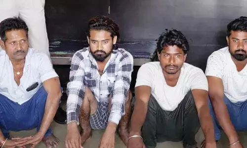 रेलवे स्टेशन के बाहर पति-पत्नी के साथ मारपीट, 4 बदमाश अरेस्ट