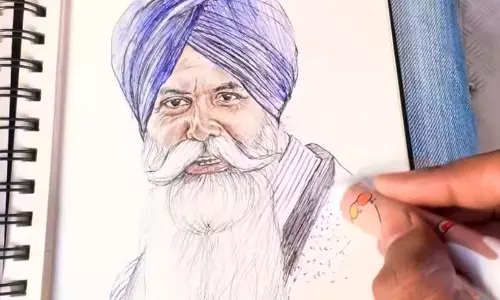 बप्पू जी कितने खुश हुए Punjab के कलाकार ने चलती बस में बनाया चित्र बप्पू जी कितने खुश हुए Punjab के कलाकार ने चलती बस में बनाया चित्र