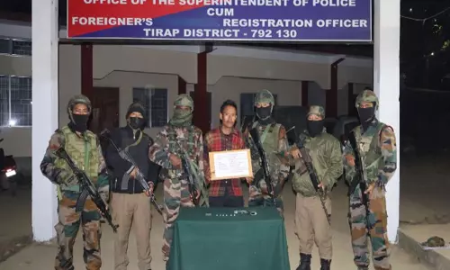 तिरप में सुरक्षा बलों के सामने NSCN-के कार्यकर्ताओं ने किया आत्मसमर्पण तिरप में सुरक्षा बलों के सामने NSCN-के कार्यकर्ताओं ने किया आत्मसमर्पण