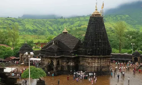 Nashik : महाशिवरात्रि पर भक्तों के लिए त्र्यंबकेश्वर मंदिर 41 घंटे खुला रहेगा Nashik : महाशिवरात्रि पर भक्तों के लिए त्र्यंबकेश्वर मंदिर 41 घंटे खुला रहेगा