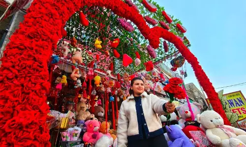 लुधियाना Valentine की भावना में डूबा हुआ है, लोग इस दिन को यादगार बनाने के लिए लुधियाना Valentine की भावना में डूबा हुआ है, लोग इस दिन को यादगार बनाने के लिए
