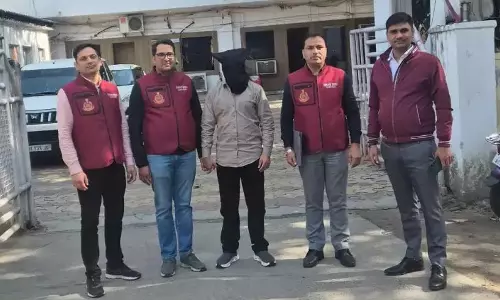 New Delhi: 50 लाख की रंगदारी की कोशिश, गोगी गैंग का गुर्गा गिरफ्तार New Delhi: 50 लाख की रंगदारी की कोशिश, गोगी गैंग का गुर्गा गिरफ्तार