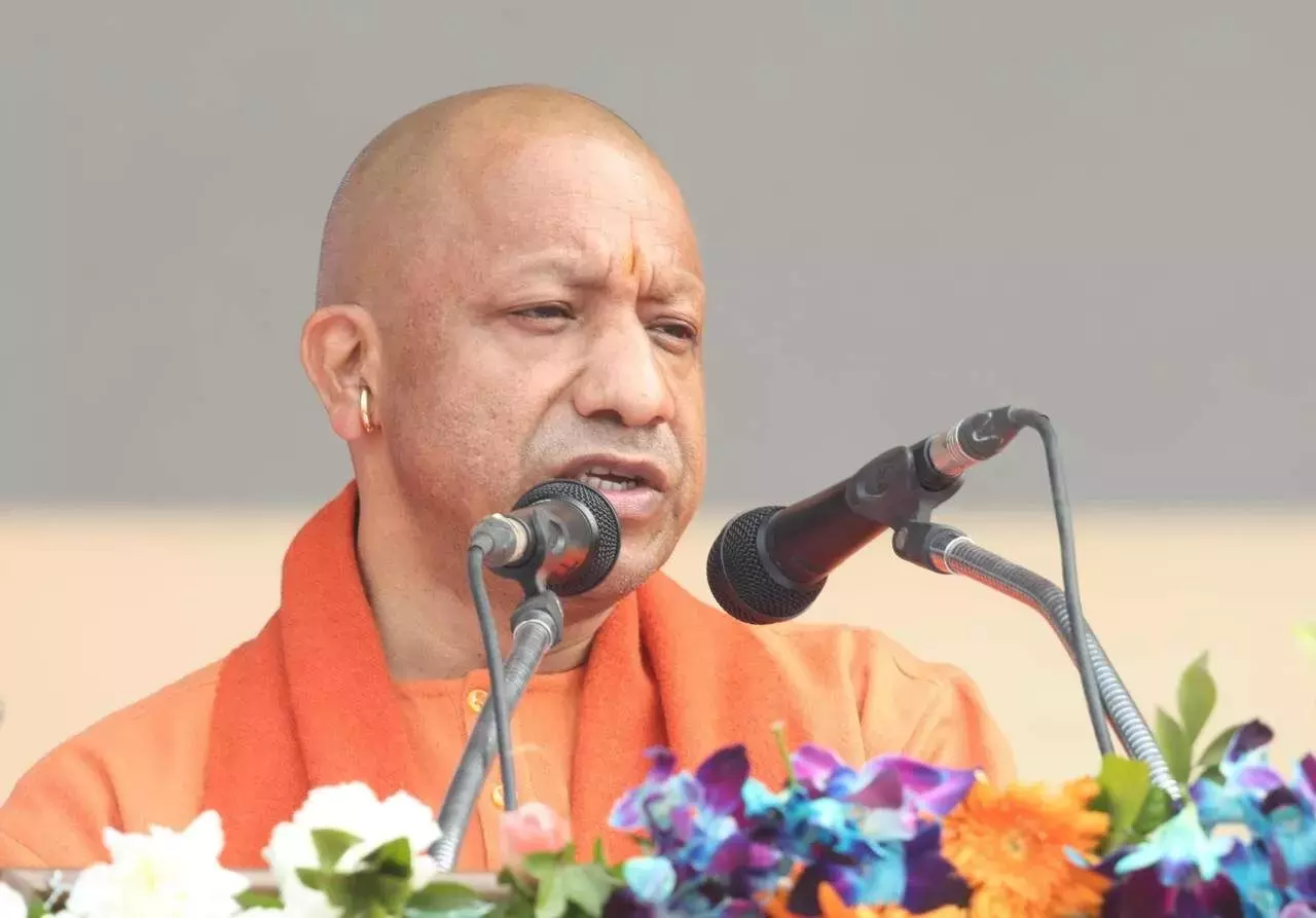 CM Yogi: वंदे मातरम का विरोध करने वालों को यहां रहने का कोई अधिकार नहीं