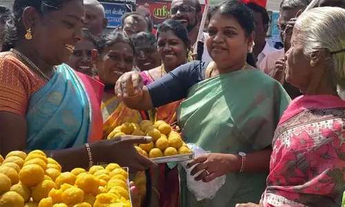 स्टालिन के ₹5,000 और मासिक ₹2,000 सहायता वादे पर DMK ने जश्न मनाया स्टालिन के ₹5,000 और मासिक ₹2,000 सहायता वादे पर DMK ने जश्न मनाया
