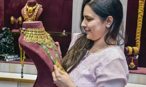 सोना खरीदारों के लिए राहत, चांदी की कीमत भी 16,000 रुपए से अधिक घटी