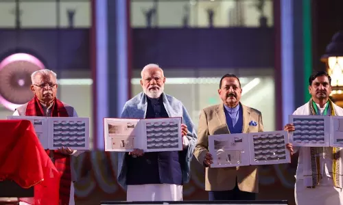 PM मोदी: ‘सेवा तीर्थ’ और कर्तव्य भवन का उद्घाटन, स्मारक डाक टिकट और सिक्का भी जारी PM मोदी: ‘सेवा तीर्थ’ और कर्तव्य भवन का उद्घाटन, स्मारक डाक टिकट और सिक्का भी जारी