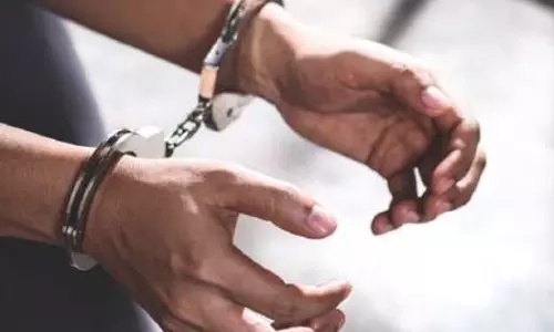 एसीबी ने सब-इंस्पेक्टर को रिश्वत लेते रंगे हाथों पकड़ा