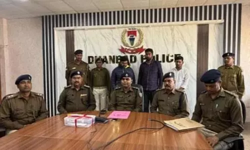 धनबाद में ब्लूटूथ डिवाइस से एसएससी परीक्षा में कराई जा रही थी नकल, तीन गिरफ्तार
