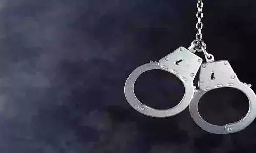 TTE ऑफिस स्कैम और यात्रियों को धमकाने के आरोप में दो लोग गिरफ्तार TTE ऑफिस स्कैम और यात्रियों को धमकाने के आरोप में दो लोग गिरफ्तार