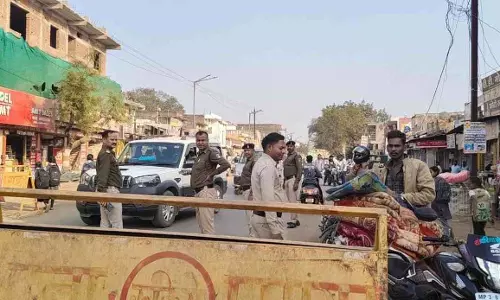 किसान से दिनदहाड़े 2.5 लाख की लूट, बाइक सवार दो आरोपी फरार किसान से दिनदहाड़े 2.5 लाख की लूट, बाइक सवार दो आरोपी फरार