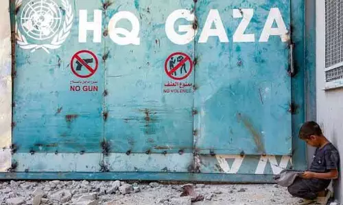 UNRWA की भूमिका पर अमेरिका का अनिश्चित रवैया, फंडिंग रोकने के बाद तनाव UNRWA की भूमिका पर अमेरिका का अनिश्चित रवैया, फंडिंग रोकने के बाद तनाव