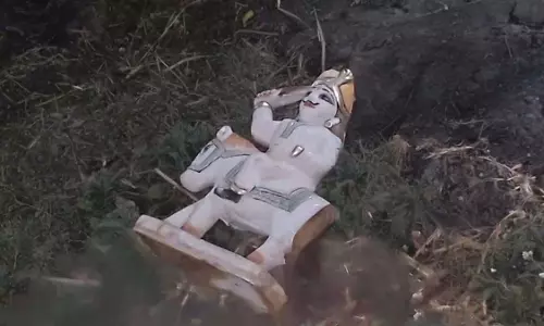 अंधियारखोर गांव में ठाकुर देव मंदिर की मूर्ति में तोड़फोड़, ग्रामीणों में आक्रोश