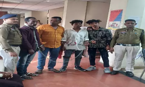 बैजनाथपारा में देर रात घूमने वालों पर सख़्ती, चार संदिग्ध को न्यायालय में किया पेश बैजनाथपारा में देर रात घूमने वालों पर सख़्ती, चार संदिग्ध को न्यायालय में किया पेश