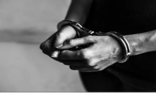 ओडिशा में उत्पाद शुल्क ASI को धोखाधड़ी और ब्लैकमेल के आरोप में गिरफ्तार ओडिशा में उत्पाद शुल्क ASI को धोखाधड़ी और ब्लैकमेल के आरोप में गिरफ्तार