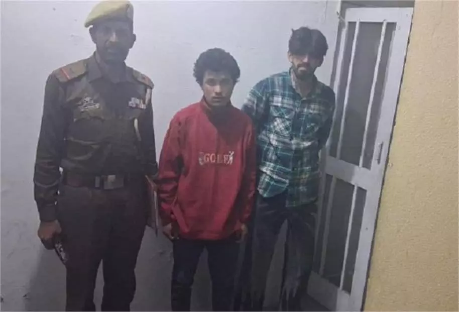 Jammu-Kashmir: पुलिस की त्वरित कार्रवाई, लापता युवक को ढूंढकर परिवार को सौंपा Jammu-Kashmir: पुलिस की त्वरित कार्रवाई, लापता युवक को ढूंढकर परिवार को सौंपा
