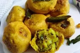 Ekadashi Vrat Special Aloo Vada :एकादशी व्रत में कुट्टू और साबूदाना आटे से बनाएं क्रिस्पी व्रत वाला आलू वडा Ekadashi Vrat Special Aloo Vada :एकादशी व्रत में कुट्टू और साबूदाना आटे से बनाएं क्रिस्पी व्रत वाला आलू वडा
