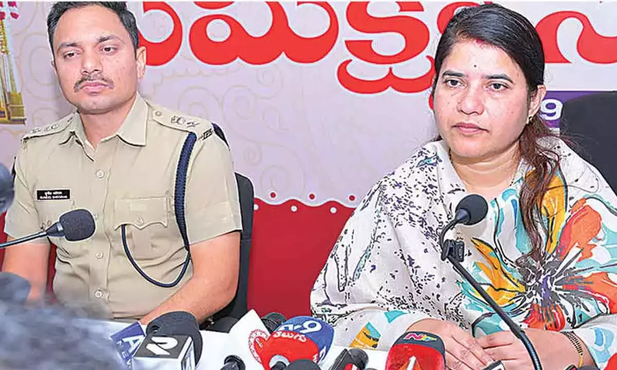 Andhra: श्रीशैलम महाशिवरात्रि की भीड़ के लिए तैयार Andhra: श्रीशैलम महाशिवरात्रि की भीड़ के लिए तैयार