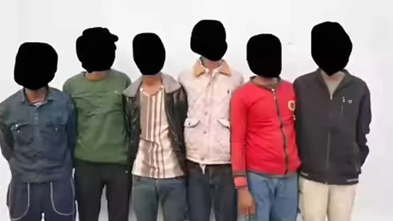 Telangana: दो अलग-अलग मामलों में छह मोबाइल स्नैचर गिरफ्तार Telangana: दो अलग-अलग मामलों में छह मोबाइल स्नैचर गिरफ्तार