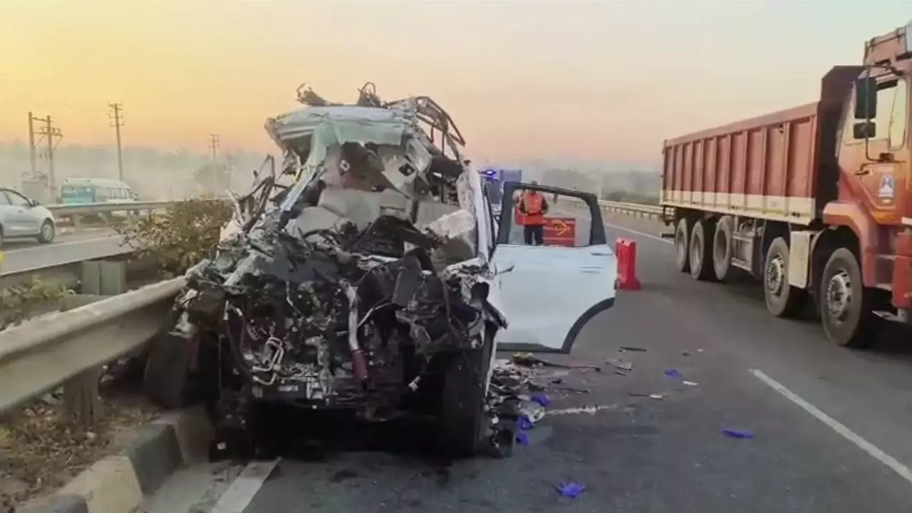 Karnataka: होसकोटे के पास सीरियल क्रैश में सात लोगों की मौत Karnataka: होसकोटे के पास सीरियल क्रैश में सात लोगों की मौत