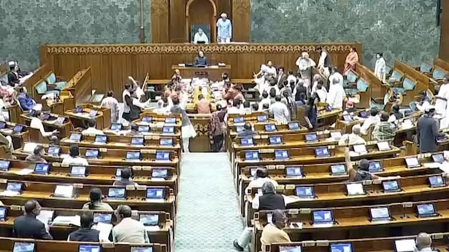 विपक्षी सदस्यों के नारे लगाने के कारण Lok Sabha की कार्यवाही दोपहर 12 बजे तक स्थगित विपक्षी सदस्यों के नारे लगाने के कारण Lok Sabha की कार्यवाही दोपहर 12 बजे तक स्थगित