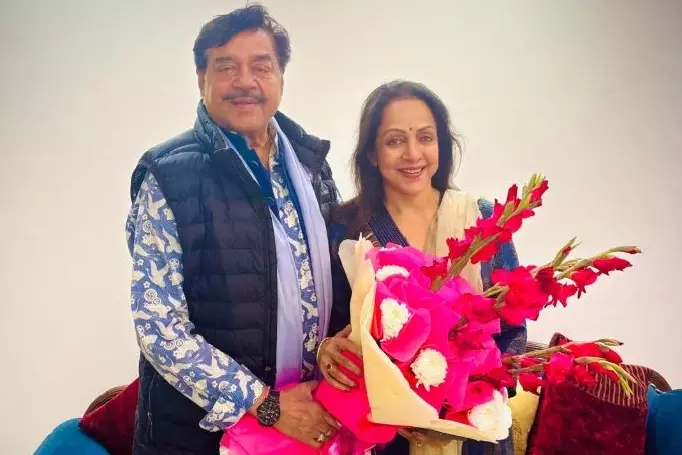 Shatrughan Sinha ने दिल्ली में हेमा मालिनी के नए घर का दौरा किया Shatrughan Sinha ने दिल्ली में हेमा मालिनी के नए घर का दौरा किया