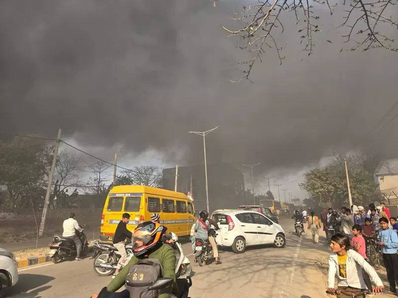 Haryana : सोनीपत फोम फैक्ट्री में आग लग गई Haryana : सोनीपत फोम फैक्ट्री में आग लग गई
