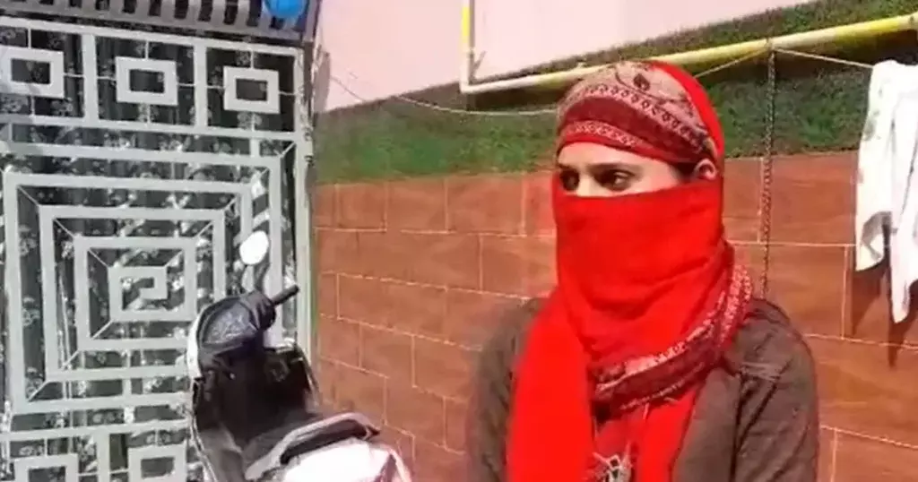Meerut: अंतरधार्मिक शादी को लेकर तनाव, नेता नजरबंद Meerut: अंतरधार्मिक शादी को लेकर तनाव, नेता नजरबंद