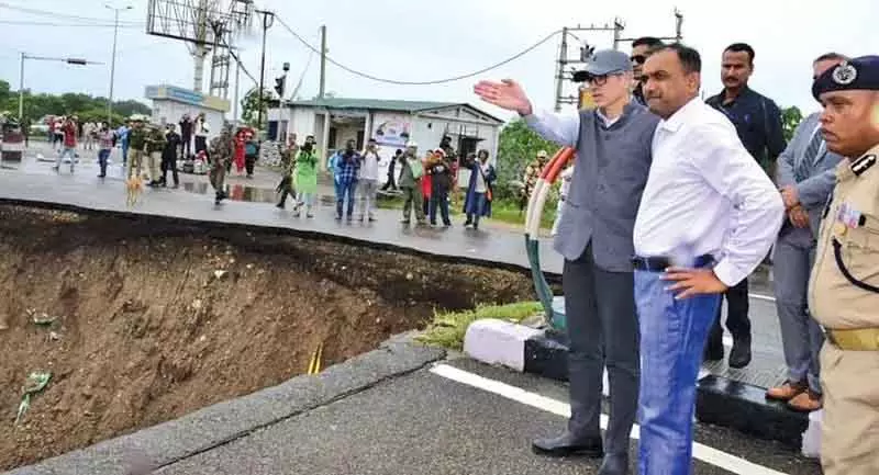 Jammu -Kashmir सरकार ने बाढ़ में क्षतिग्रस्त सड़कों की मरम्मत के लिए 1,000 करोड़ रुपये का प्रस्ताव भेजा Jammu -Kashmir सरकार ने बाढ़ में क्षतिग्रस्त सड़कों की मरम्मत के लिए 1,000 करोड़ रुपये का प्रस्ताव भेजा