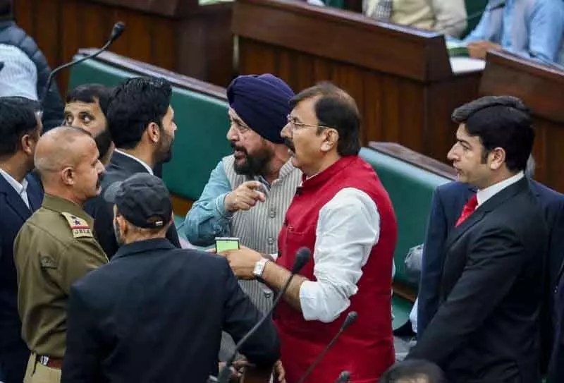 Jammu -Kashmir विधानसभा: BJP के 2 MLA ने वॉकआउट किया Jammu -Kashmir विधानसभा: BJP के 2 MLA ने वॉकआउट किया