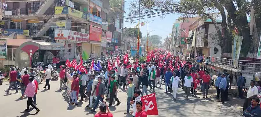 लेबर कोड का विरोध: Hoskote बंद सफल रहा लेबर कोड का विरोध: Hoskote बंद सफल रहा