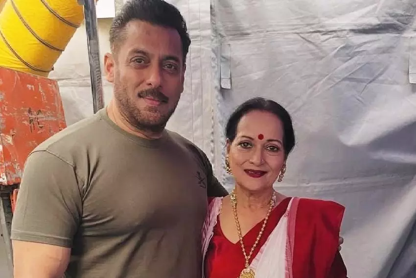 Salman Khan से बातचीत पर हिमानी शिवपुरी का खास बयान Salman Khan से बातचीत पर हिमानी शिवपुरी का खास बयान