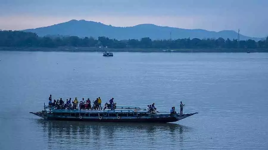 Assam में शहरी आवागमन को बढ़ावा देने के लिए ब्रह्मपुत्र नदी पर 3,000 करोड़ का नया पुल बनाया जाएगा Assam में शहरी आवागमन को बढ़ावा देने के लिए ब्रह्मपुत्र नदी पर 3,000 करोड़ का नया पुल बनाया जाएगा