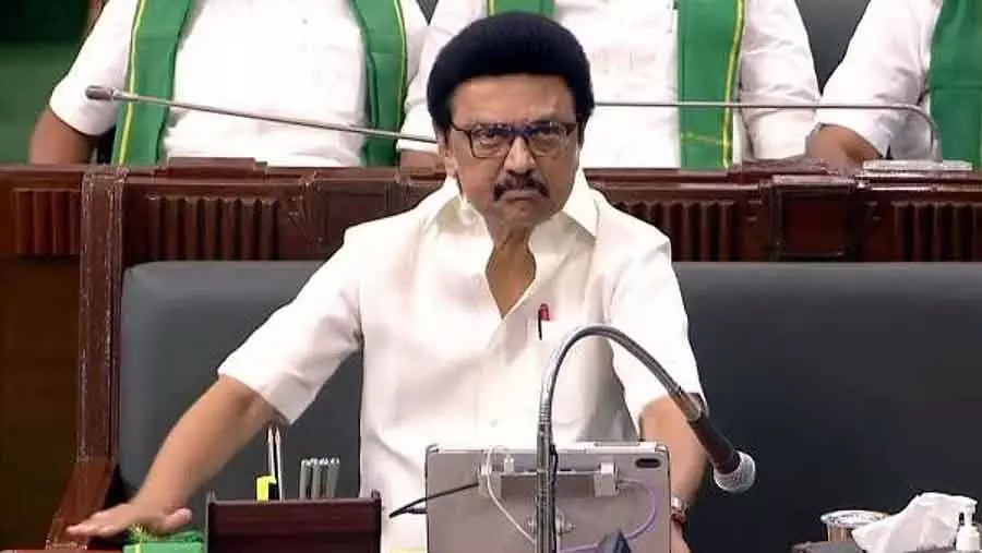 5,000 रुपये के भुगतान को लेकर विपक्ष ने CM पर निशाना साधा 5,000 रुपये के भुगतान को लेकर विपक्ष ने CM पर निशाना साधा