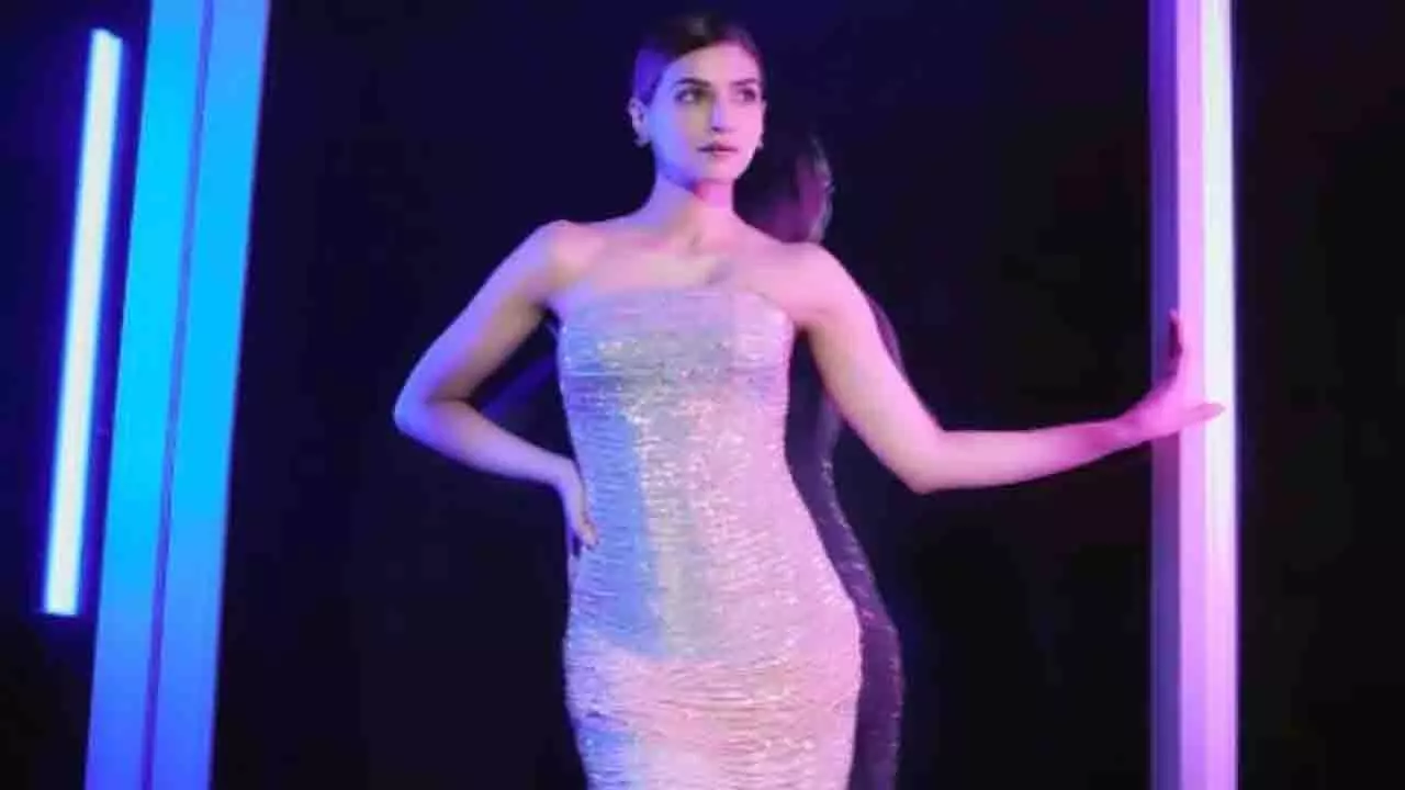 Kriti Sanon 23 फरवरी, 2026 को लंदन फैशन वीक में शामिल होने के लिए पूरी तरह तैयार Kriti Sanon 23 फरवरी, 2026 को लंदन फैशन वीक में शामिल होने के लिए पूरी तरह तैयार