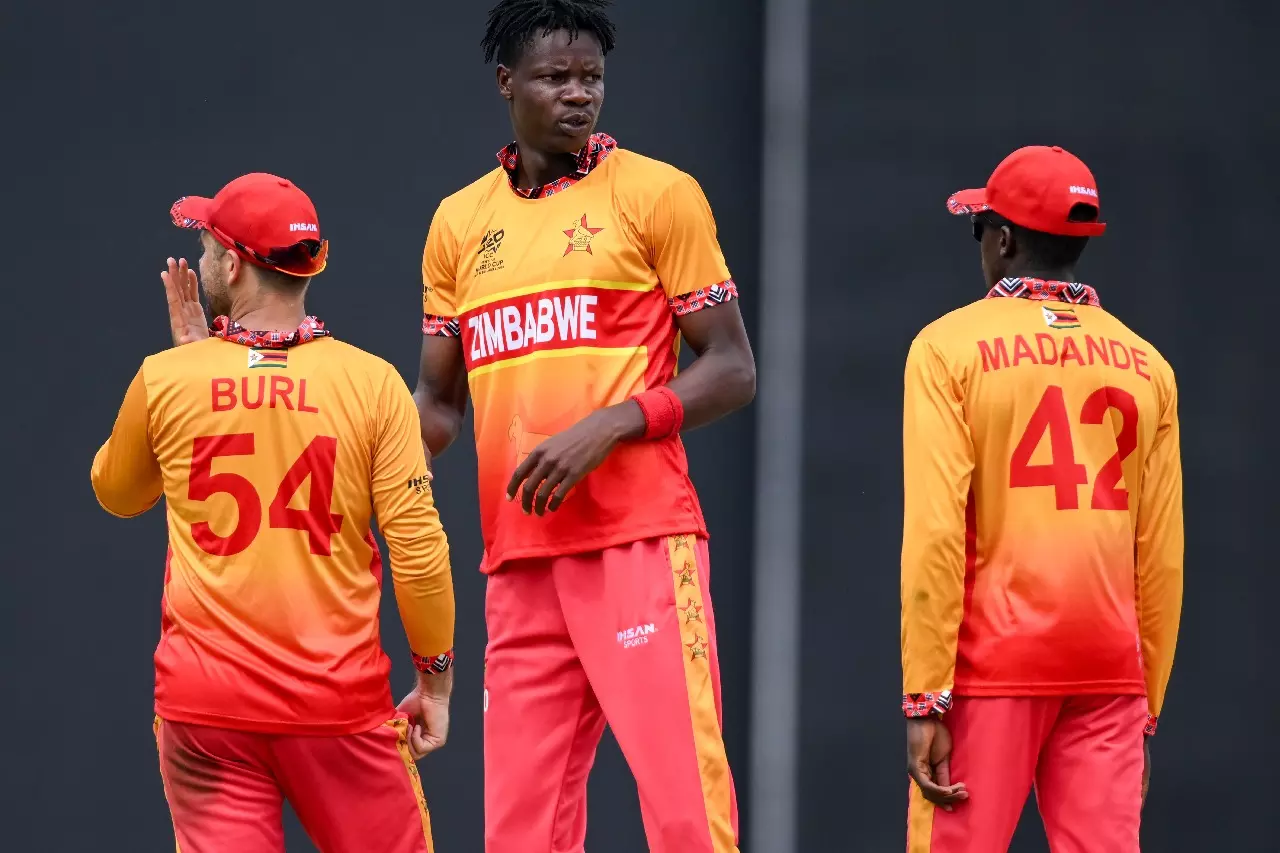 T20 वर्ल्ड कप में ज़िम्बाब्वे ने ऑस्ट्रेलिया को 23 रन से मात दी T20 वर्ल्ड कप में ज़िम्बाब्वे ने ऑस्ट्रेलिया को 23 रन से मात दी