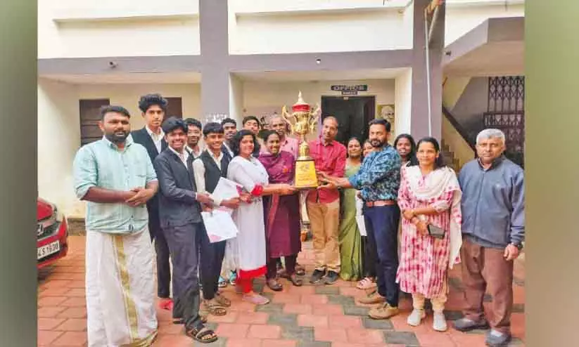 Kerala : खेल विद्यालय के लिए जिला प्रमुख पुरस्कार Kerala : खेल विद्यालय के लिए जिला प्रमुख पुरस्कार