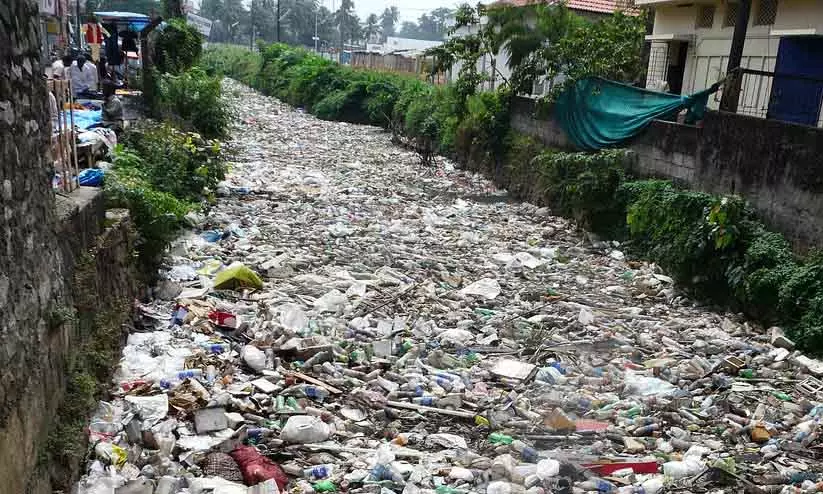 Garbage dumping ; ह्यूमन राइट्स कमीशन ने अमायिजांचन नदी में कैमरे लगाने की मांग की Garbage dumping ; ह्यूमन राइट्स कमीशन ने अमायिजांचन नदी में कैमरे लगाने की मांग की