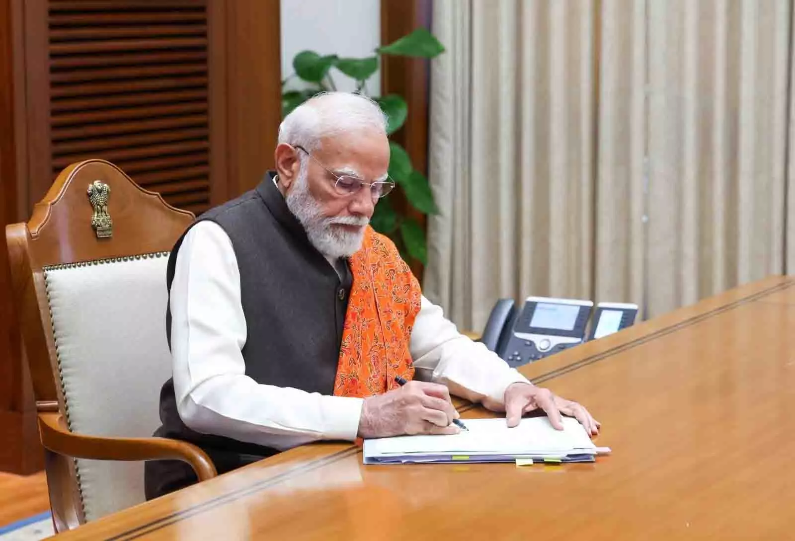 सेवा तीर्थ से पीएम मोदी के पहले फैसले, महिलाओं, युवाओं और किसानों से जुड़ी योजनाओं को दी मंजूरी सेवा तीर्थ से पीएम मोदी के पहले फैसले, महिलाओं, युवाओं और किसानों से जुड़ी योजनाओं को दी मंजूरी