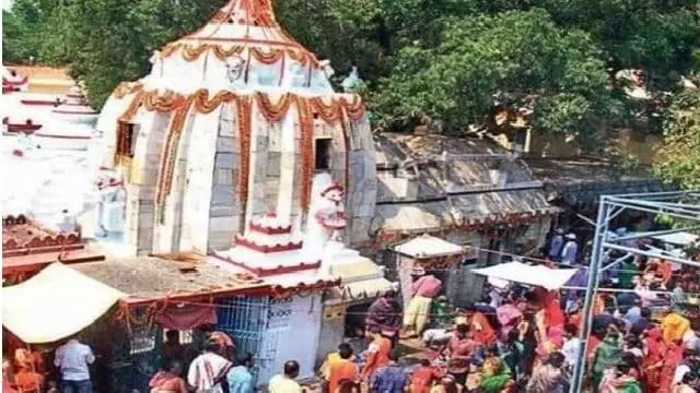 Puri के लोकनाथ मंदिर में पवित्र पंकोदर एकादशी अनुष्ठान के लिए हजारों लोग एकत्रित हुए Puri के लोकनाथ मंदिर में पवित्र पंकोदर एकादशी अनुष्ठान के लिए हजारों लोग एकत्रित हुए